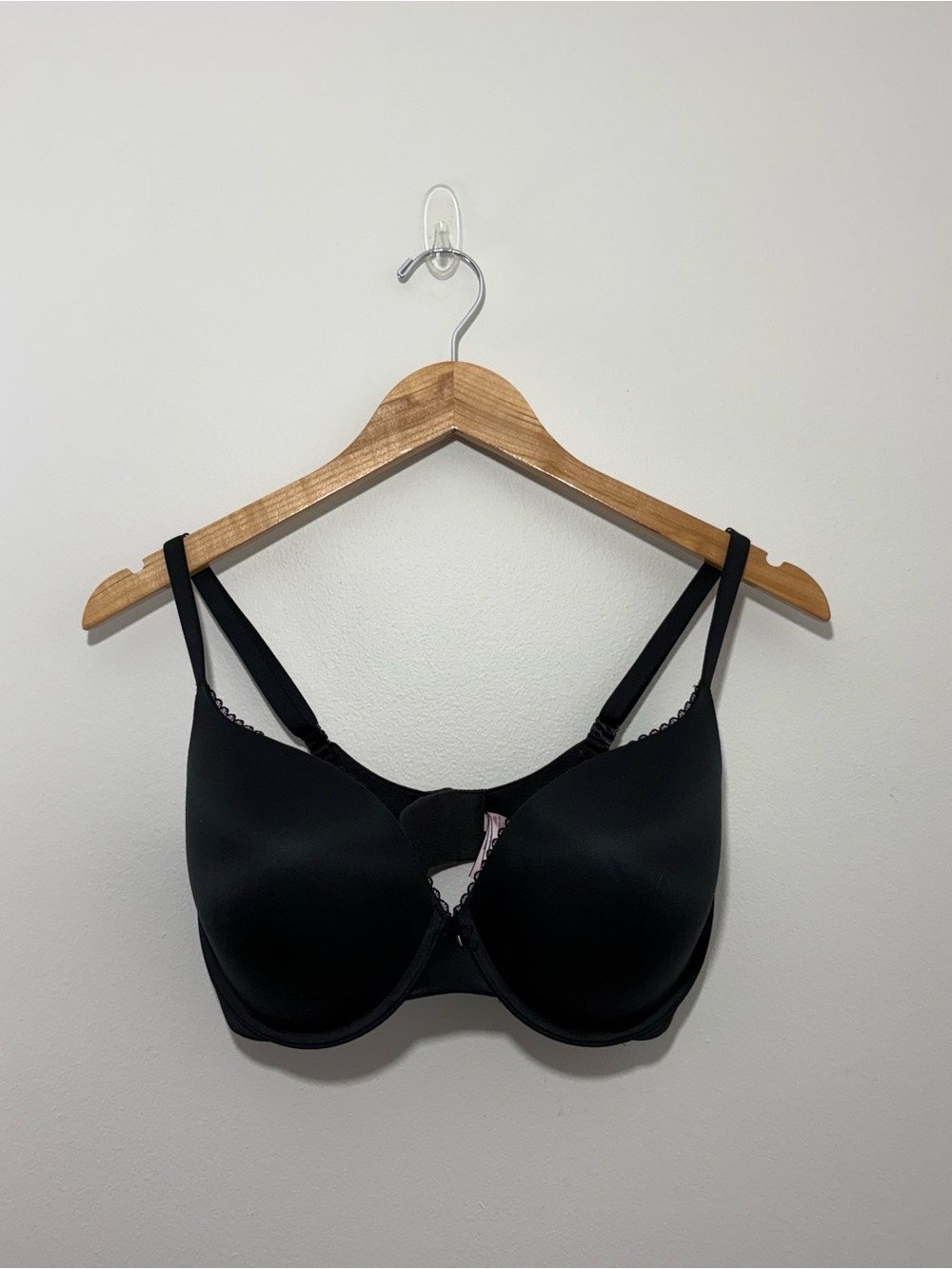 Body by Victoria Victoria’s Secret “Perfect Shape” black padded bra (34DDD)